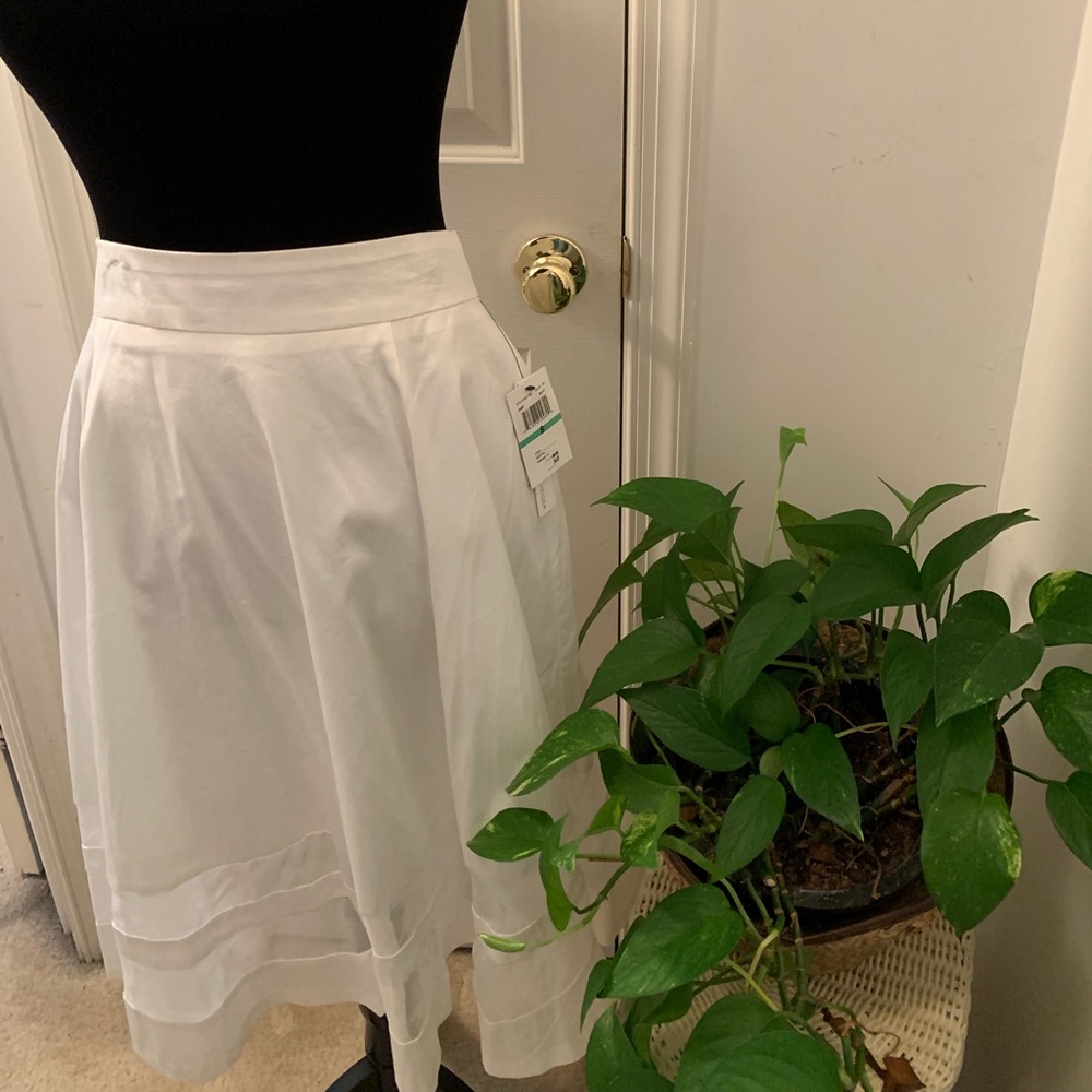 Feminine Amanda and Chelsea White Skirt size 8